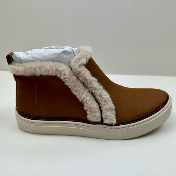 NEW! Toms Bryce Faux Leather Sneaker, 8 - Picture 3 of 6